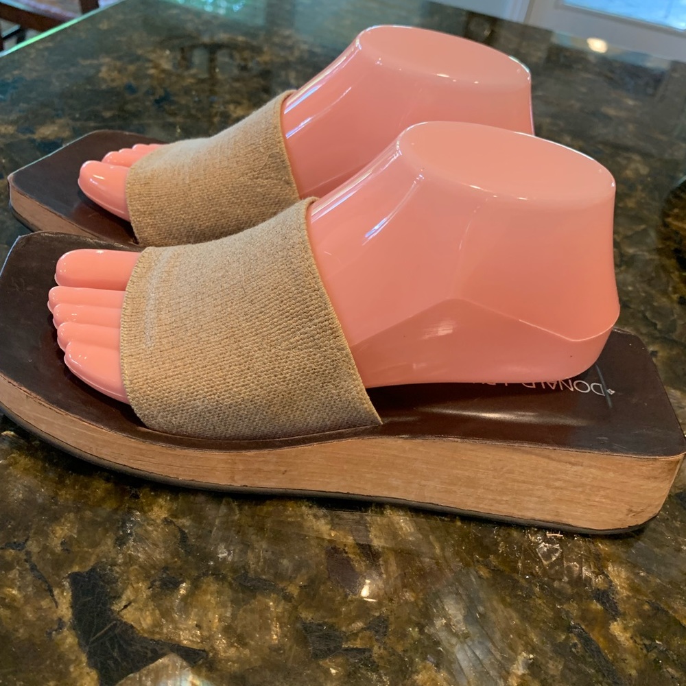 Women’s size 10 Donald Pliner size 10 seaside mules